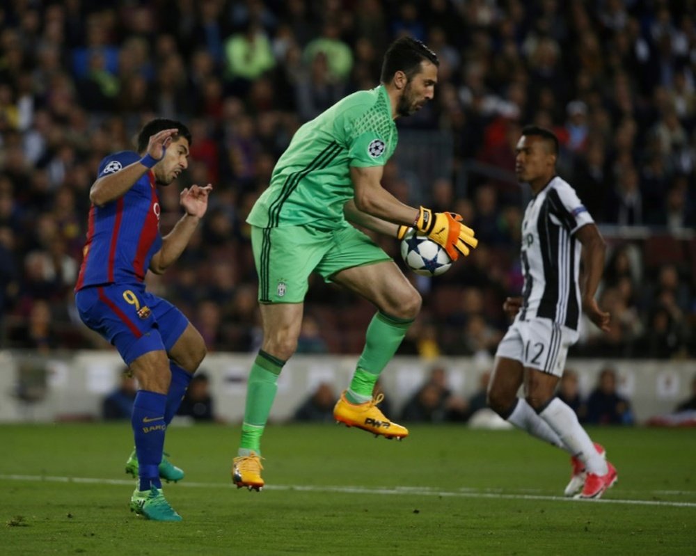 Buffon affrontera le Barça pour la septième fois. AFP