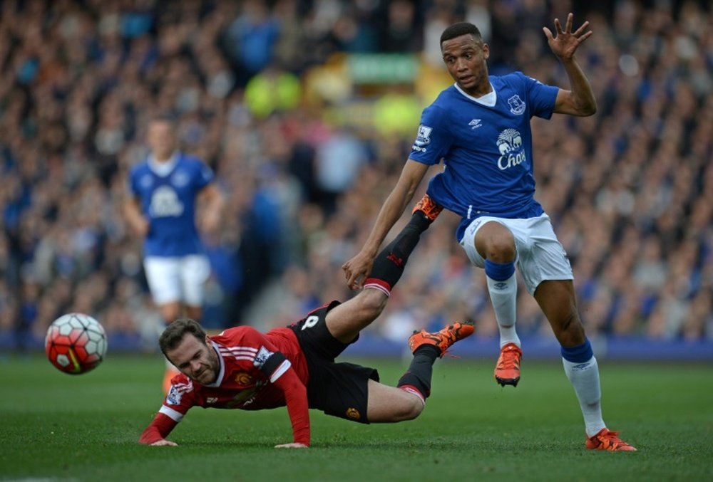 Brendan Galloway jugará cedido esta temporada en el Sunderland. AFP/Archivo
