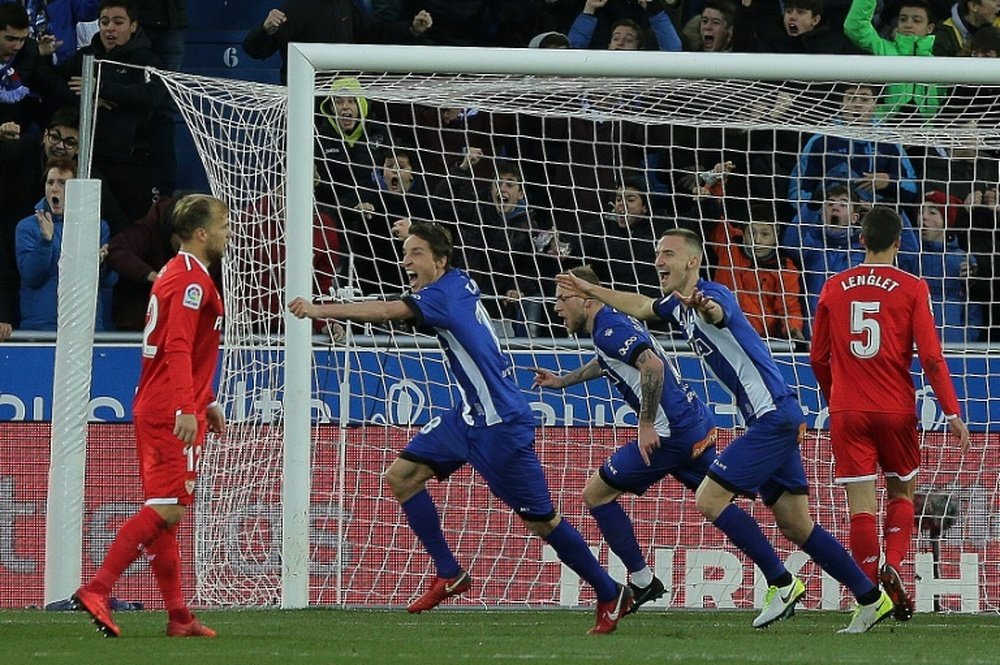 El Alavés ganó al Sevilla. AFP