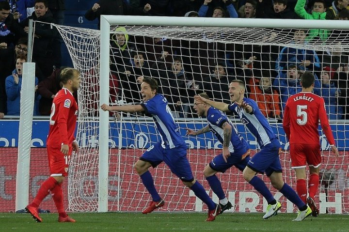Sevilla let Madrid off hook with Alaves defeat