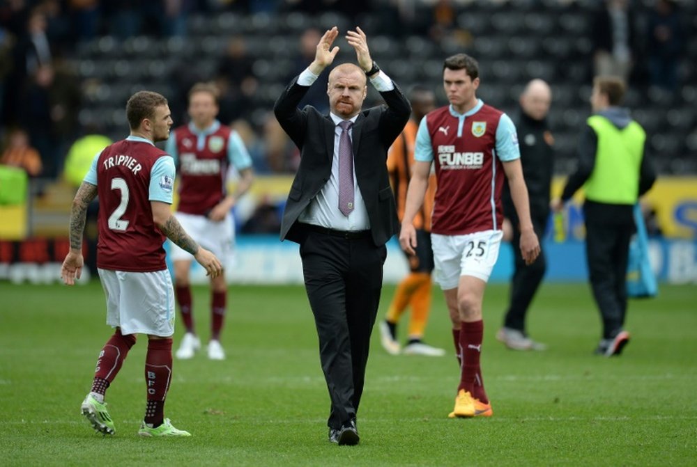 Burnleys manager Sean Dyche (C) applauds the teams fans after a football match at the KC Stadium in Kingston upon Hull, England on May 9, 2015