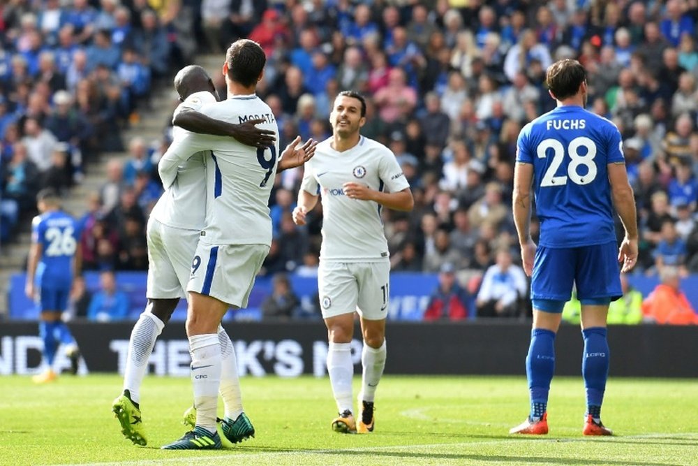El Chelsea venció 1-2 al Leicester. AFP