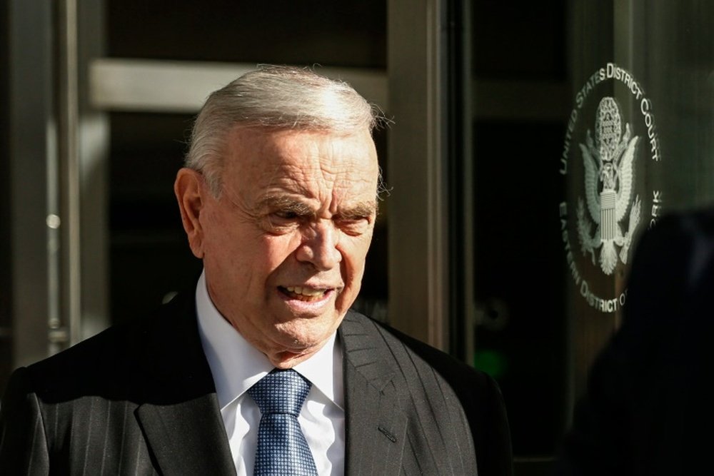 Former Brazilian Football Confederation president Jose Maria Marin (C) leaves Federal District Court in Brooklyn, on December 16, 2015, in New York