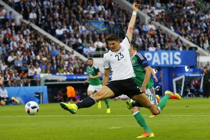 Gomez steers Germany into Euro 2016 knockouts
