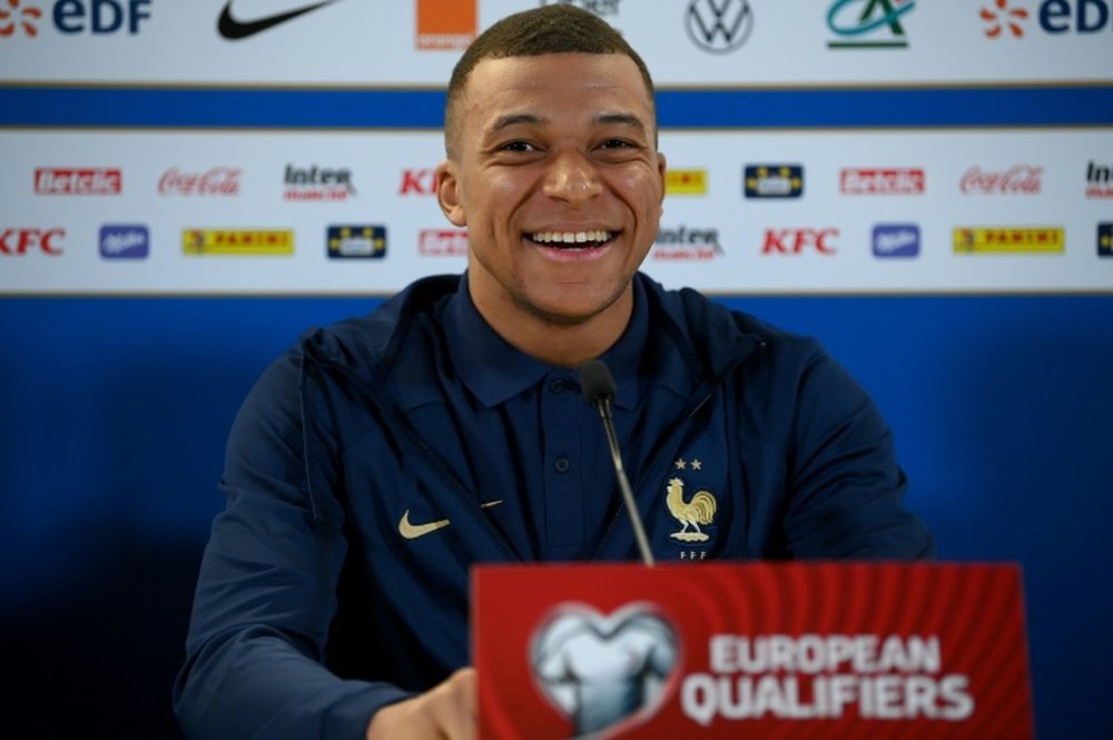 Mbappé in conferenza. AFP
