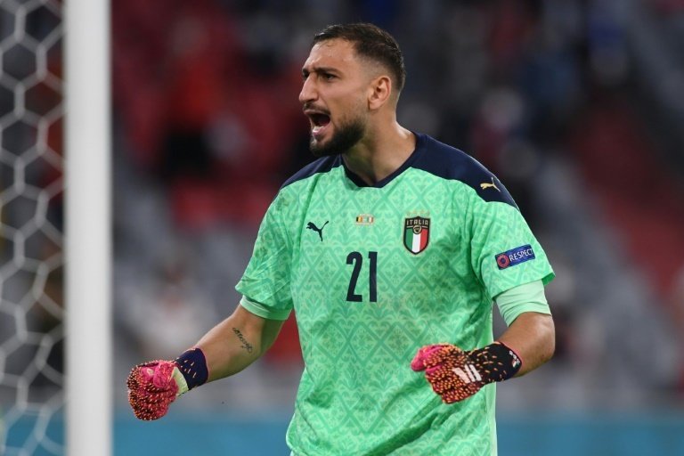 Sky: PSG beat Juventus and Barcelona to €12m-a-year Donnarumma deal -  signing 'imminent'