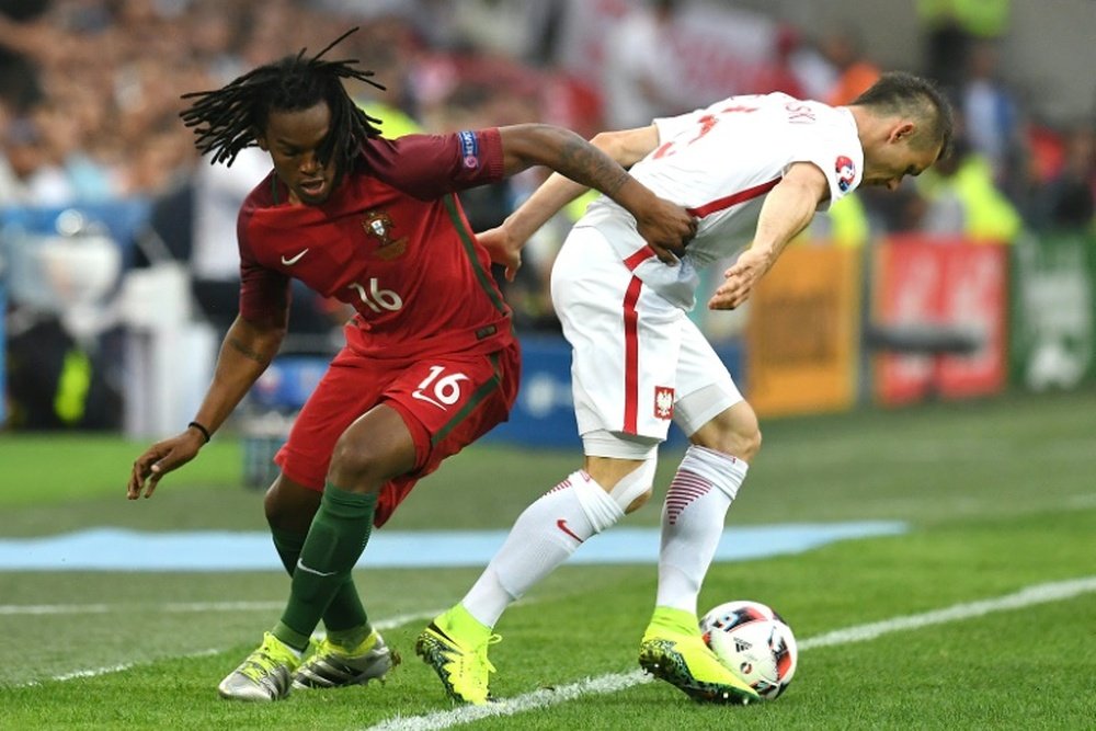 Sanches (L) signed for Bayern Munich for €35 million. AFP