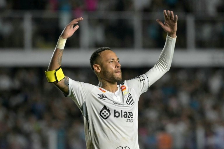 Le père de Neymar confirme des offres alléchantes au Brésil en Europe et aux États-Unis