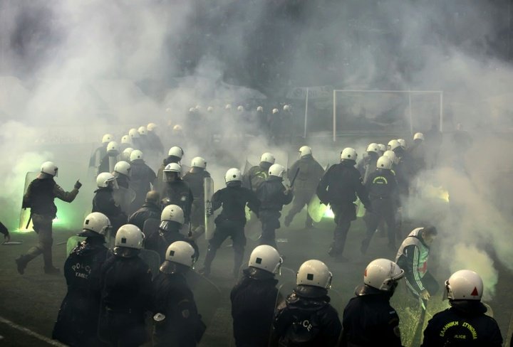 Greek Cup cancelled after crowd trouble