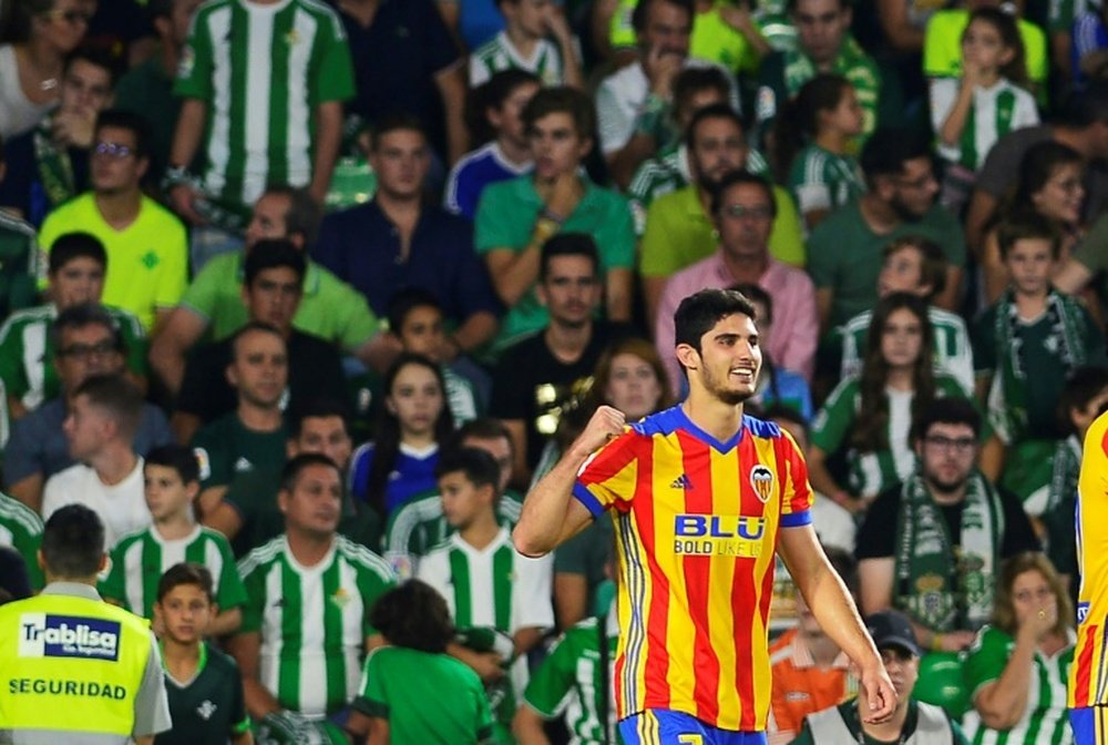Gonçalo Guedes podría volver al Valencia esta temporada. AFP/Archivo