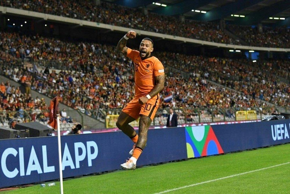 Memphis titular novamente, contra Yamal e Nico Willians. AFP