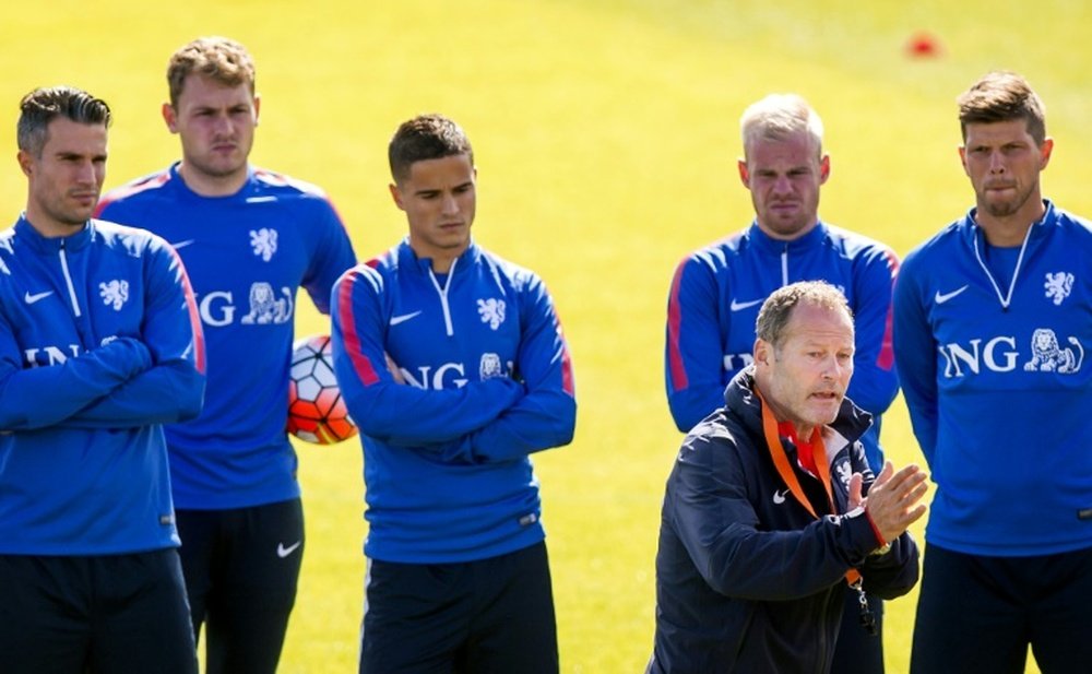 Netherlands football coach Danny Blind (front) addresses his players during a training session in Amsterdam on September 2 2015, the eve of the Euro 2016 qualifier match against Iceland at the Amsterdam arena