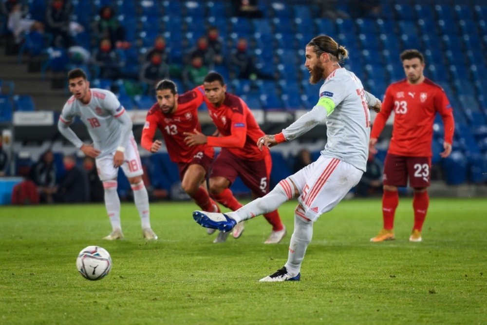 Sergio Ramos teve duas cobranças de pênalti defendidas em jogo da Espanha pela Liga das Nações. AFP