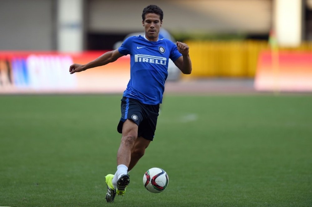 Inter Milans midfielder Hernanes, pictured on July 20, 2015, is expected to be Juventus second signing on the final day of summer transfer period