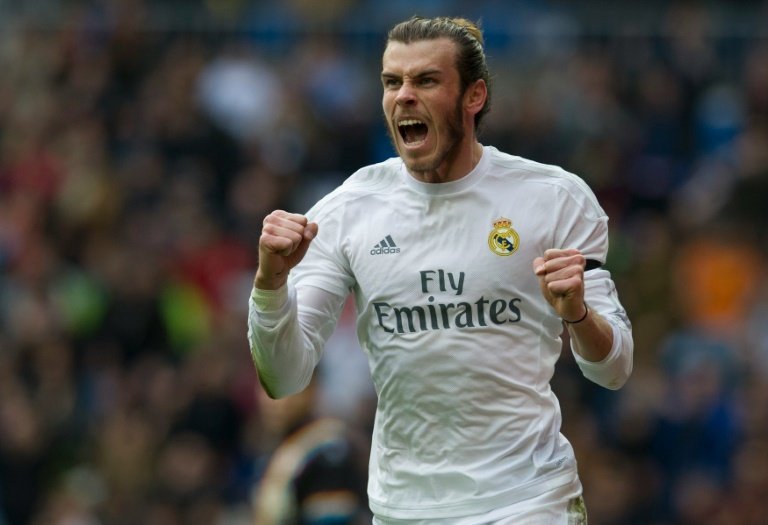 El delantero galés del Real Madrid, Gareth Bale (d), celebra el gol del equipo blanco. EFE