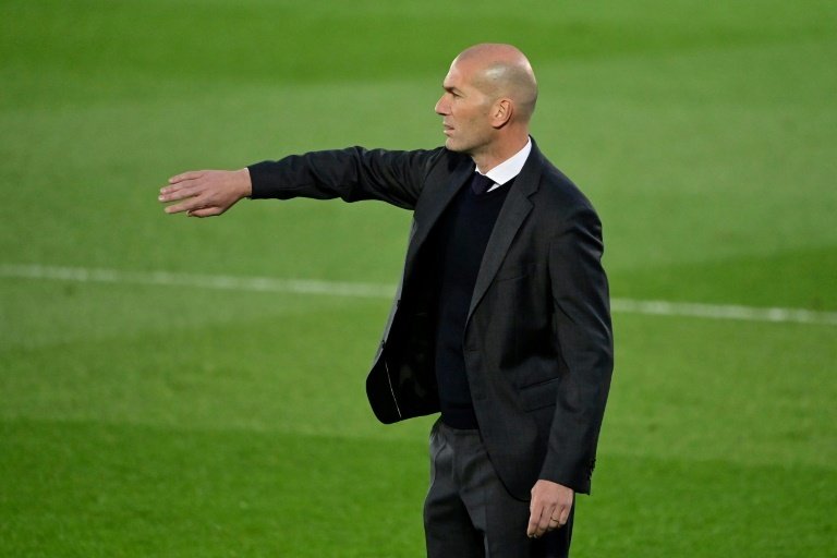 Zidane would be happy to stay at Real Madrid. EFE