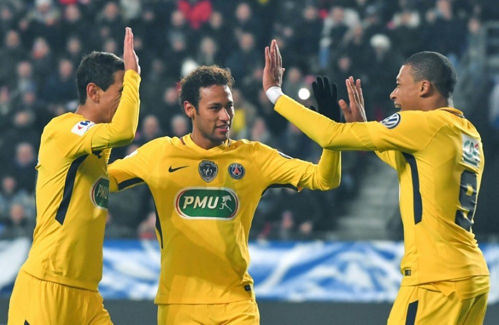El PSG aplastó al Rennes con dobles de Neymar, Mbappé y Di María. AFP