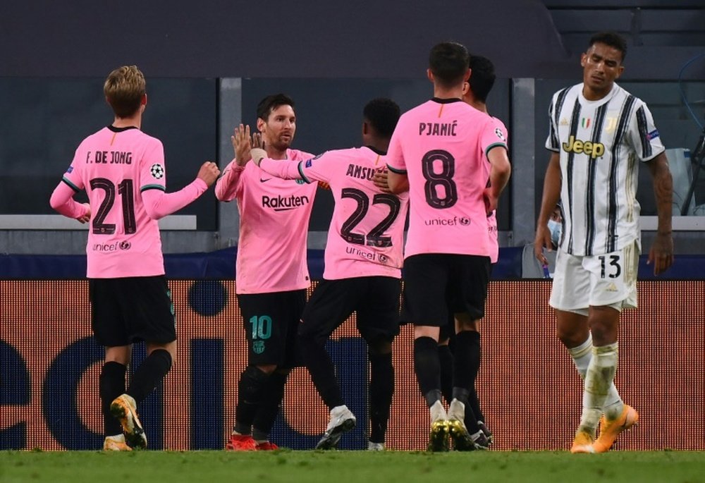 Messi sobrevive a Cristiano desde el punto de penalti. AFP