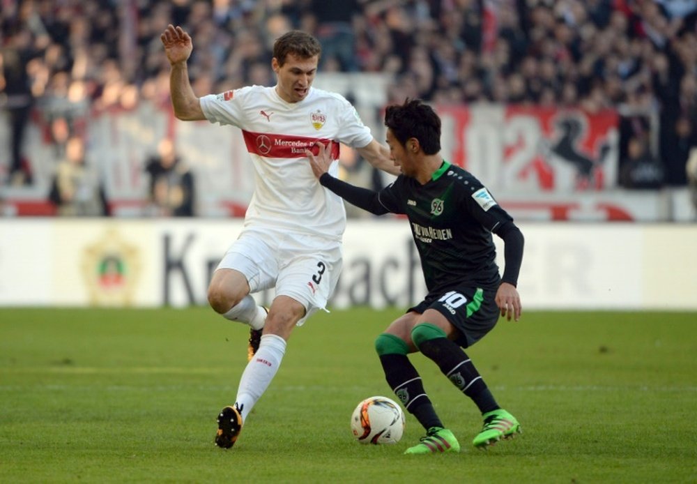 Stuttgarts Daniel Schwaab (L) vies with Hannovers Hiroshi Kiyotake during the German first division Bundesliga football match in Stuttgart, northern Germany, on February 27, 2016