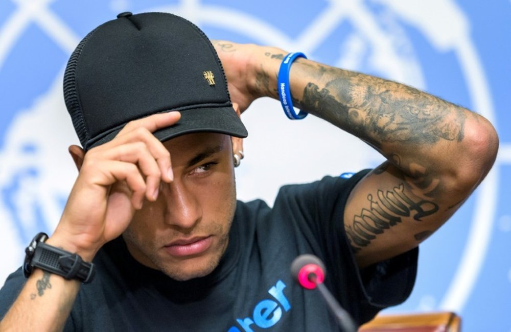 Neymar ha recibido con sorpresa la noticia de que será denunciado. AFP/Archivo