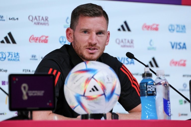 Jan Vertonghen ha annunciato il suo ritiro al termine della stagione, dopo aver giocato solo quattro partite quest'anno a causa di problemi fisici. Il difensore belga, che ha avuto una carriera di successo, spera di salutare il club con la finale dei play-off.