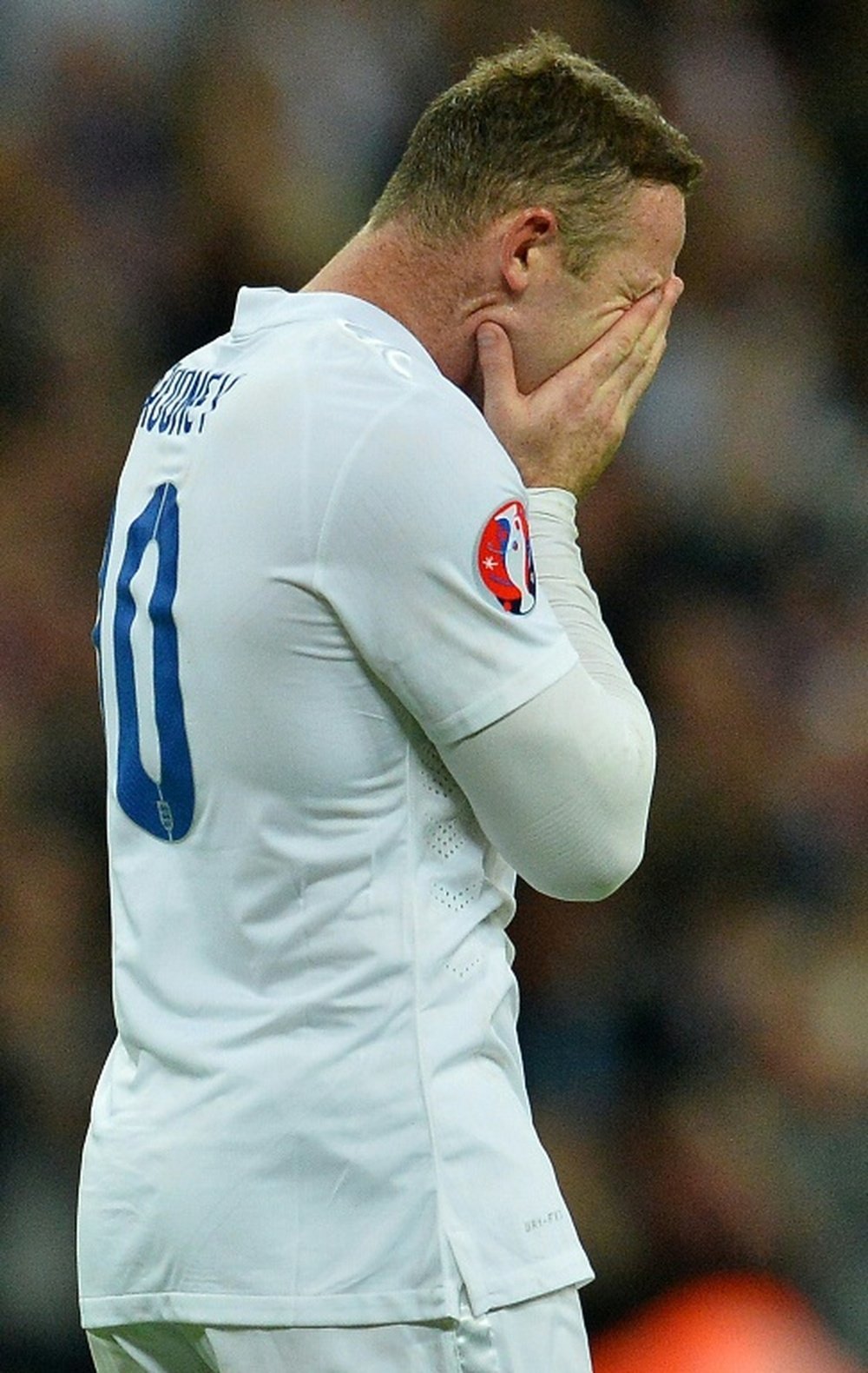England striker Wayne Rooney tears up after scoring his 50th goal for England. BeSoccer