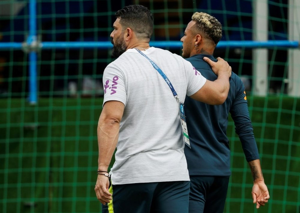 Neymar dio el susto, pero ya está recuperado. AFP