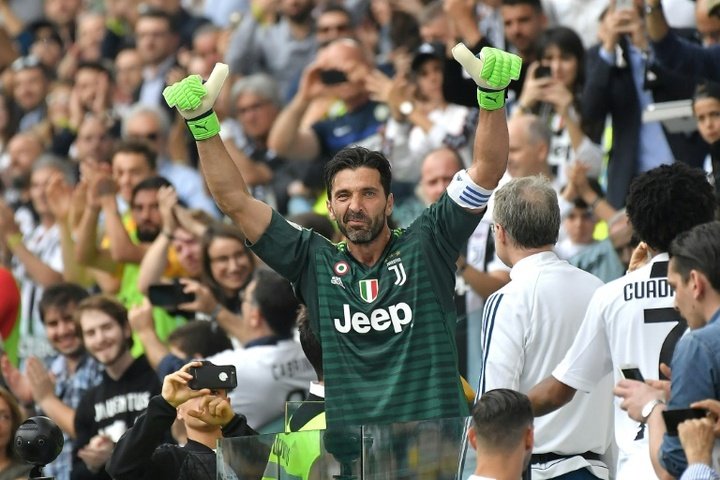 Buffon, prestes a ultrapassar Maldini e fazer história na Itália