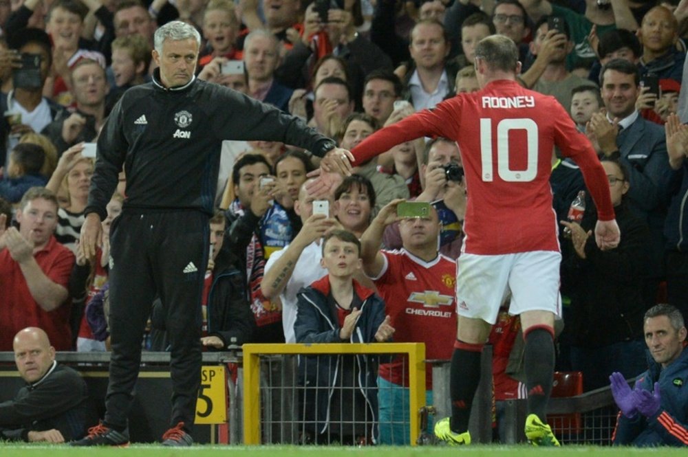 Mou no escondió sus sentimientos hacia Rooney. AFP
