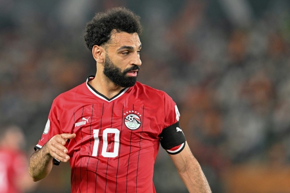 Salah volverá a Liverpool para tratarse de la lesión y abandona la Copa África. AFP