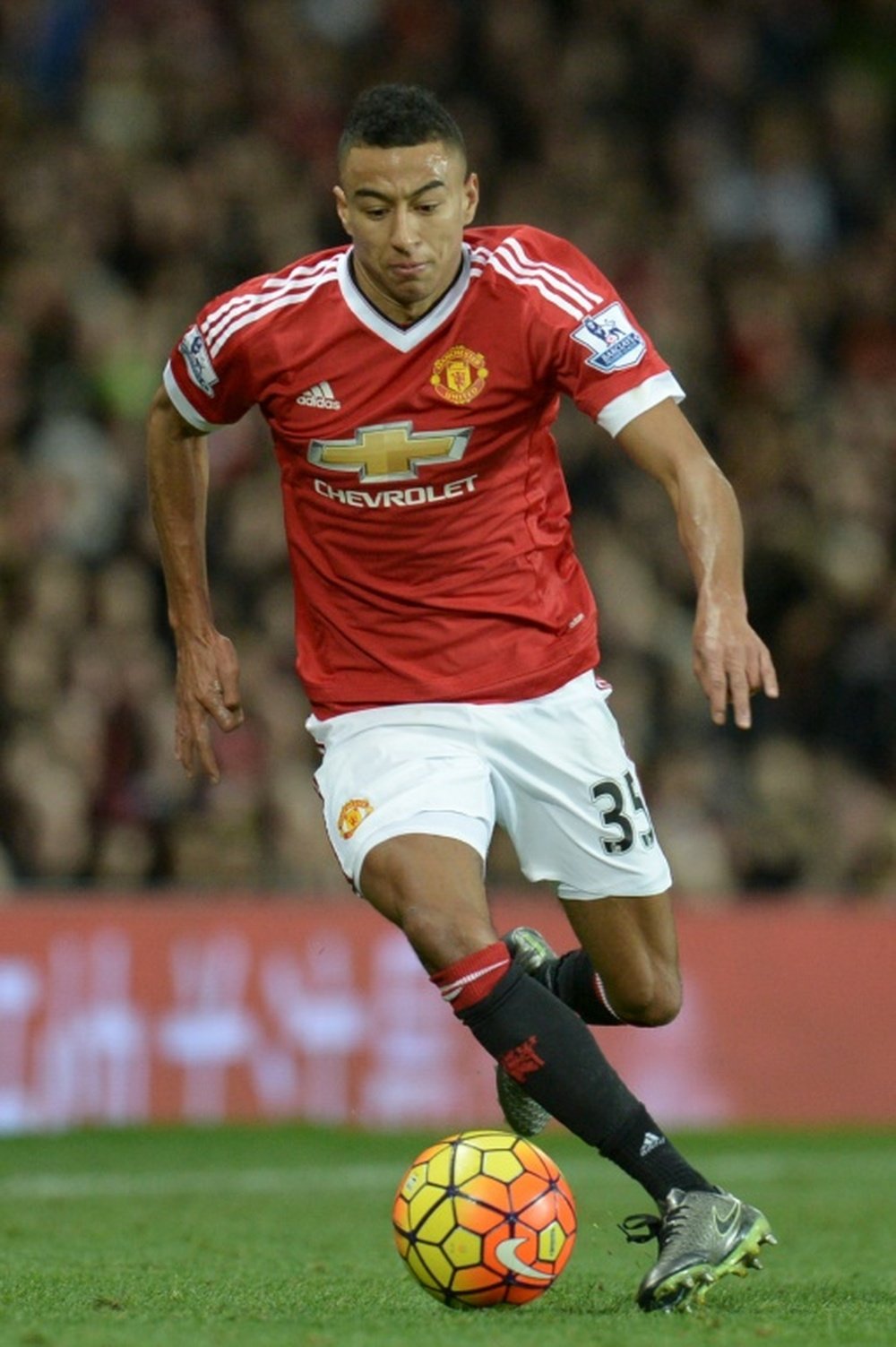 Jesse Lingard acts like big brother to younger footballers on the team. BeSoccer