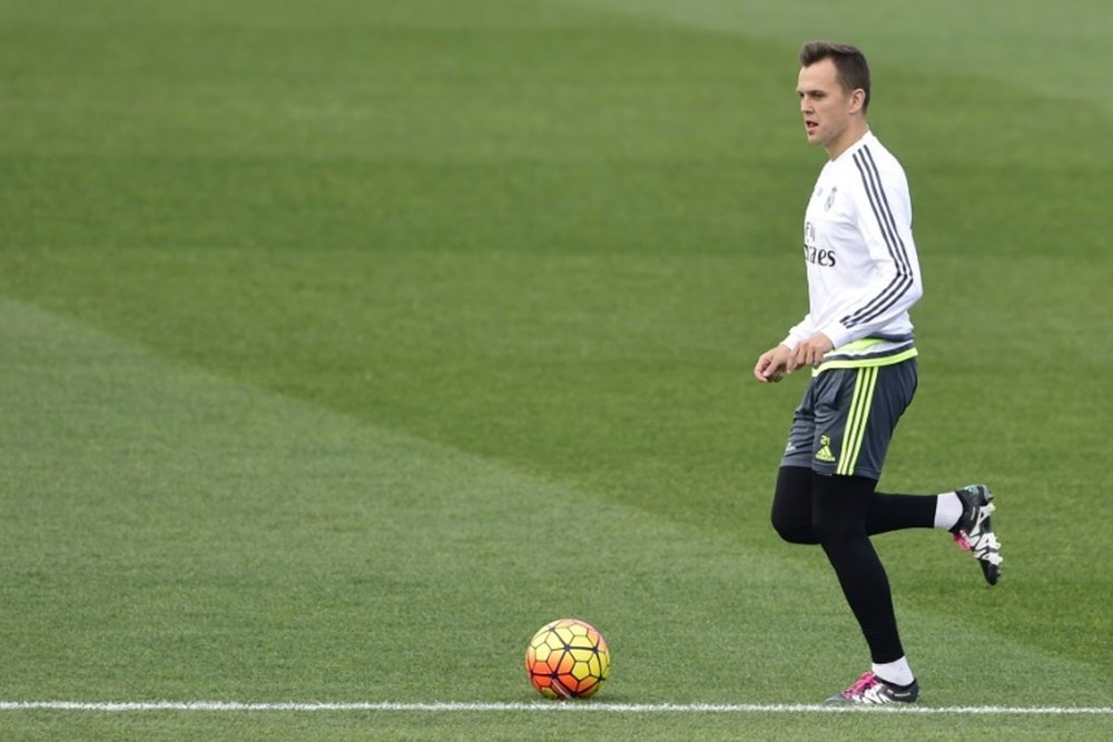 Valencia complete a loan deal for Real Madrid winger Denis Cheryshev until the end of the season, the club confirmed on February 1, 2016