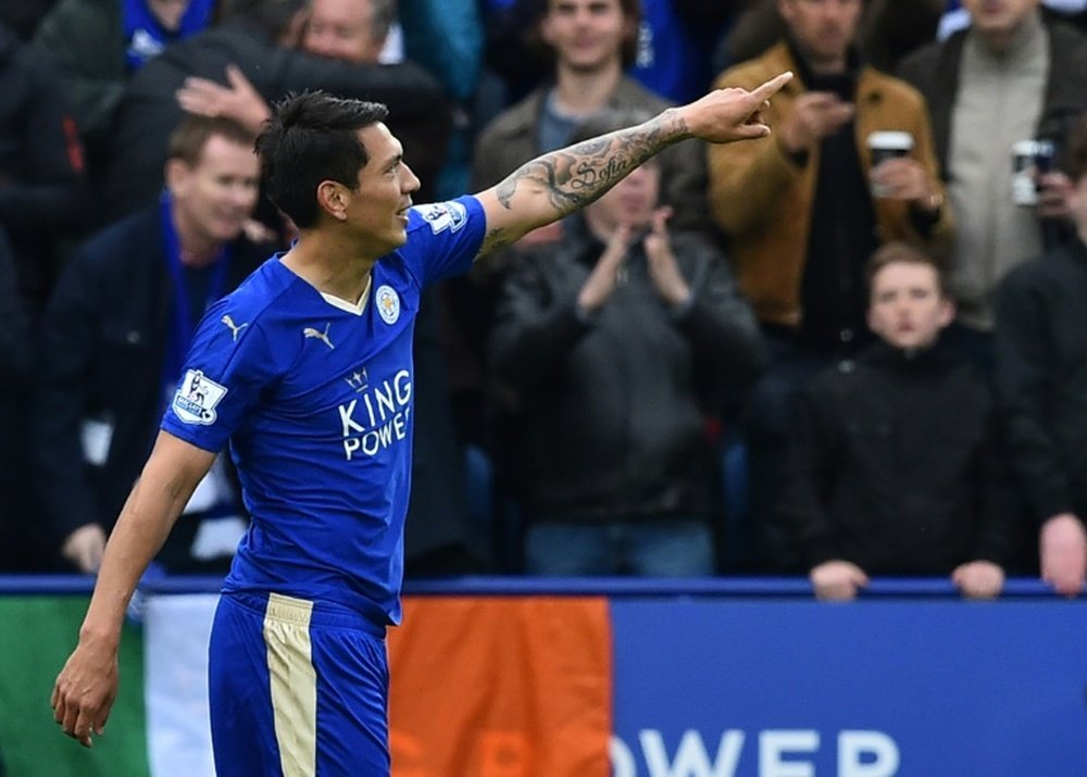 Leicester Citys striker Leonardo Ulloa celebrates scoring his second. BeSoccer