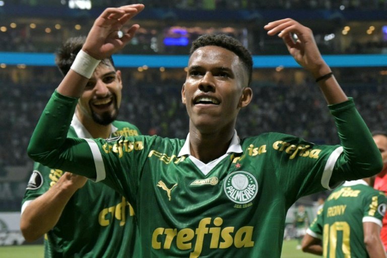 Estevao sat down with 'Placar' for an exclusive interview, as the Brazilian prospect prepares for his move to Chelsea next summer. The 17-year-old revealed that Messi is his main inspiration in football, though he also considers Rolando as a role model for hard work and dedication.