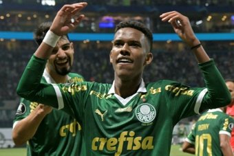 Estêvão Willian se juntará ao Chelsea vindo do Palmeiras, no próximo ano. AFP