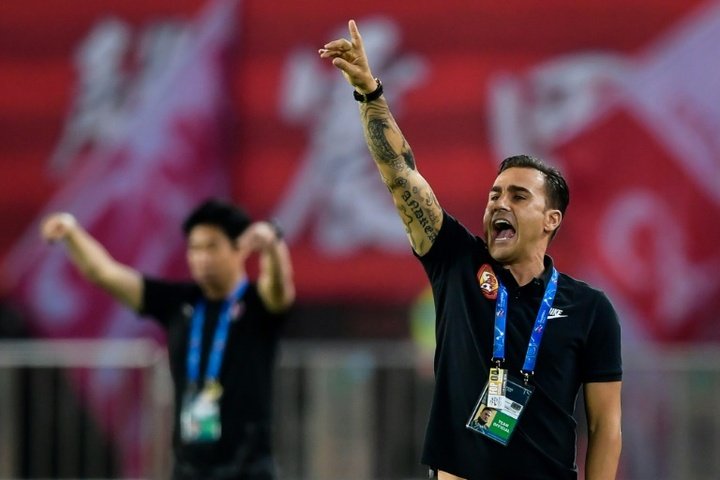 Cannavaro debutó con China con derrota y eliminación