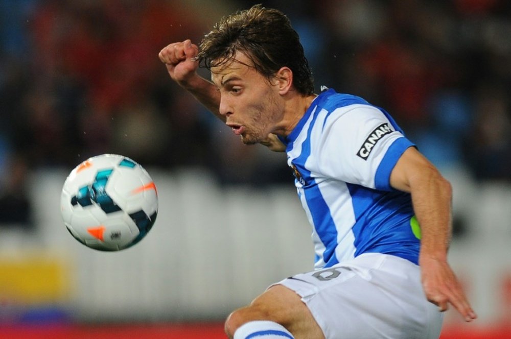 Real Sociedads midfielder Sergio Canales controls the ball during the Spanish league football match against Almeria on March 24, 2014