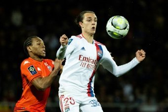 Officiel : Maxence Caqueret prolonge son contrat avec Lyon. AFP
