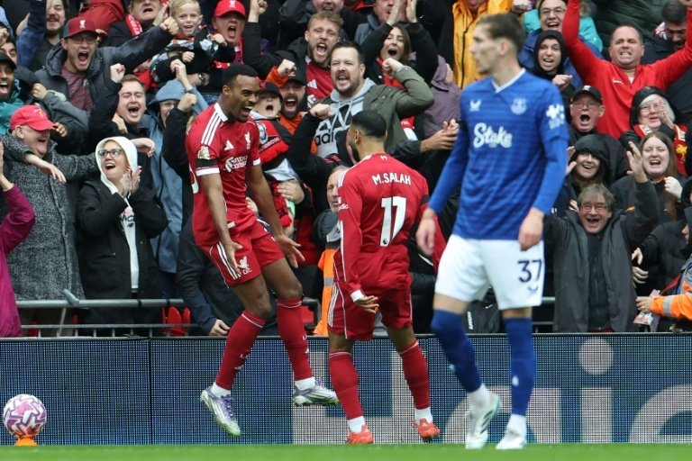 Gravenberch trascina il Liverpool nel derby