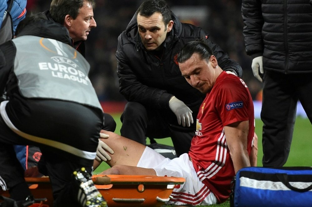 L'attaquant de Manchester United, Ibrahimovic, blessé face à Anderlecht en C3. AFP