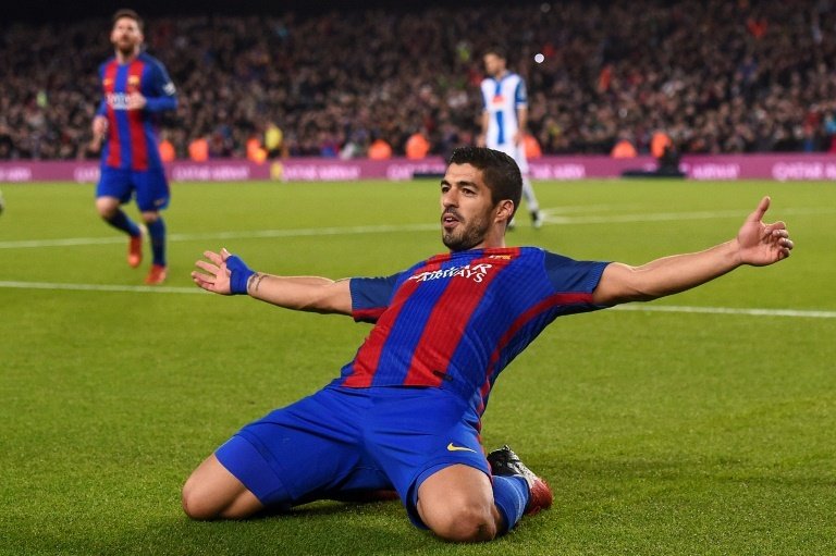Luis Suarez fête un de ses deux buts avec le Barça contre l'Espanyol au Camp Nou. AFP