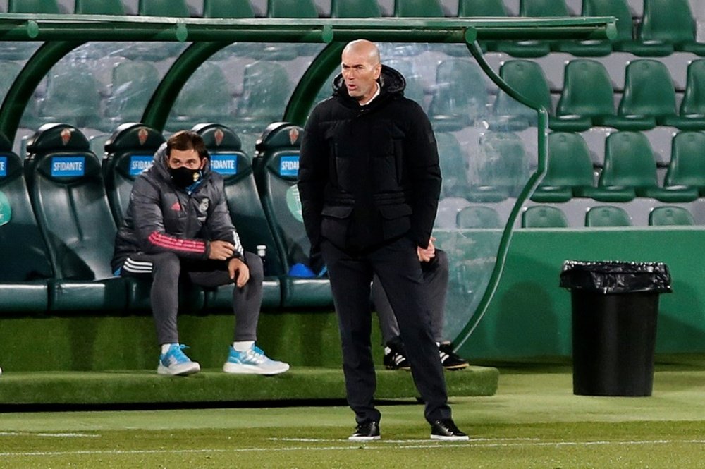 Raymond Domenech défend la politique de Zidane. AFP