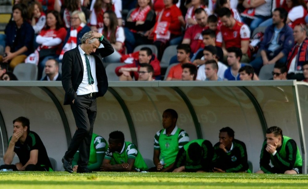 El entrenador del Sporting de Lisboa ha descartado la llegada de Van Persie. AFP