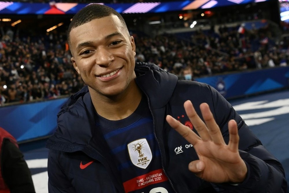 Kylian Mbappé siempre ha tratado de ser un buen referente para los jóvenes. AFP/Archivo