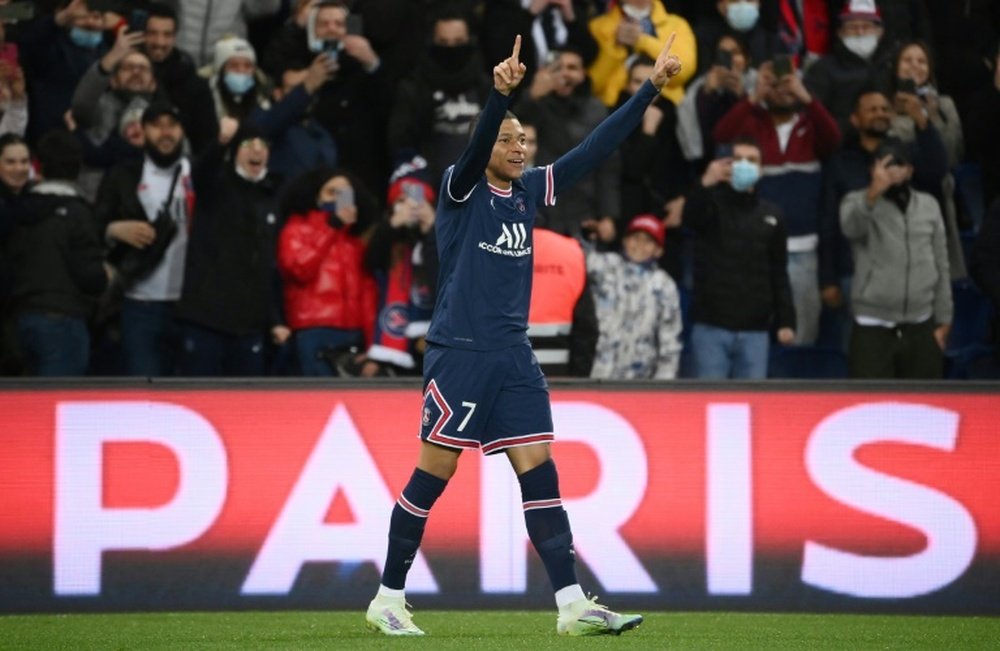 Mbappé sigue destrozando récords servidos en bandeja de plata por Messi. AFP