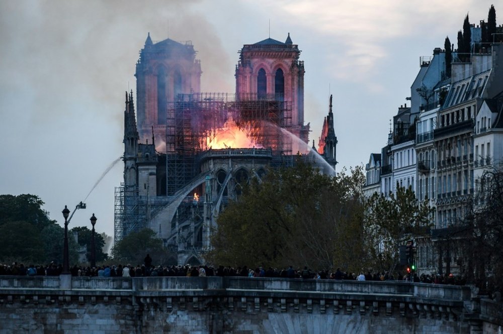 Dono do Rennes doará 100 milhões para reconstruir Notre Dame. AFP