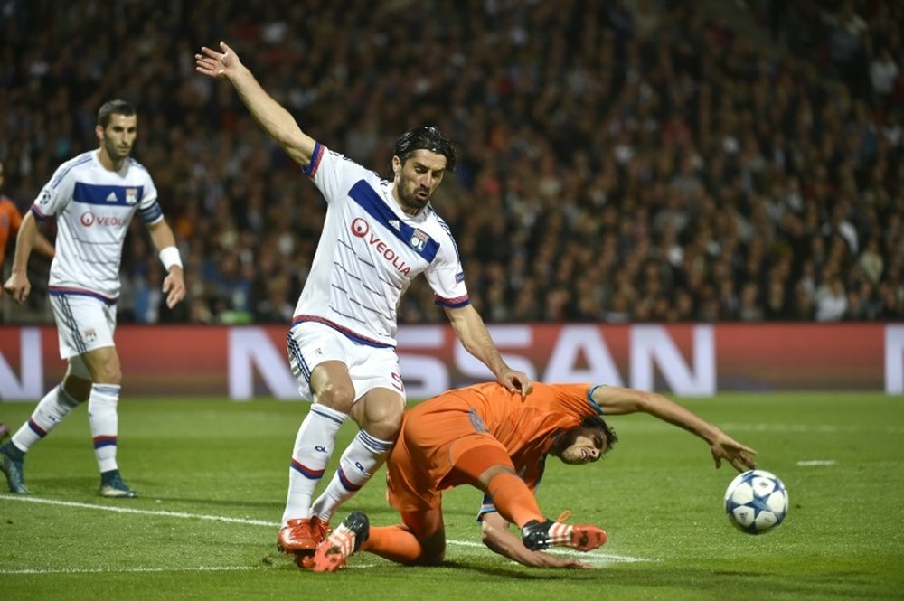 Milan Bisevac, en un partido de Champions con el Olympique de Lyon. AFP
