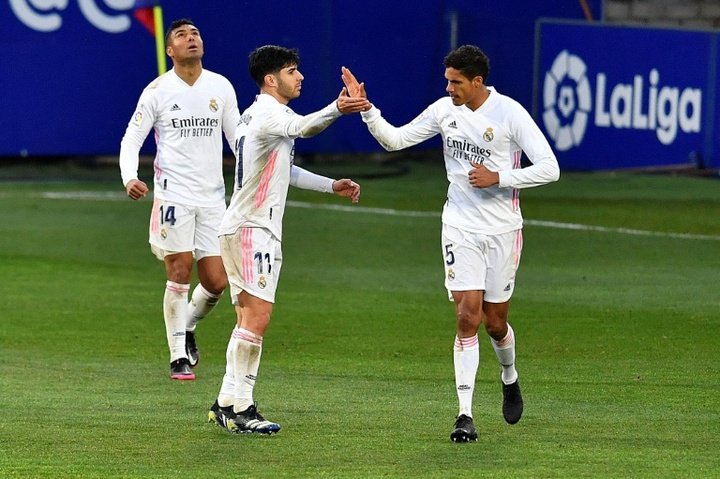 Real Madrid vira sobre o lanterna com gols de Varane
