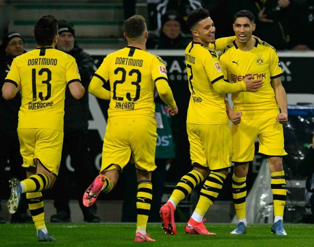 Achraf se está saliendo en el Borussia Dortmund. AFP