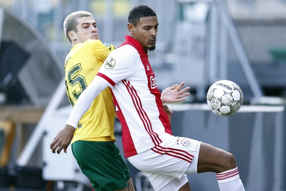 Haller sigue mejorando en el Ajax. AFP